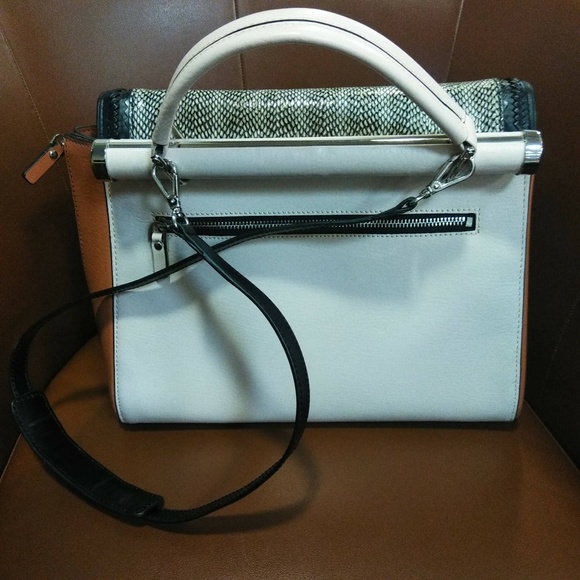 BCBG MAX AZARIA - Picture 3 of 4